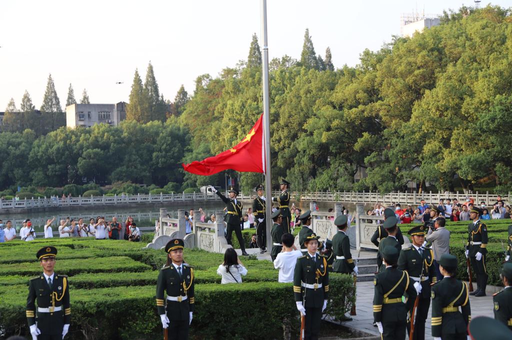 中南大学隆重举行升旗仪式庆祝中华人民共和国成立72周年